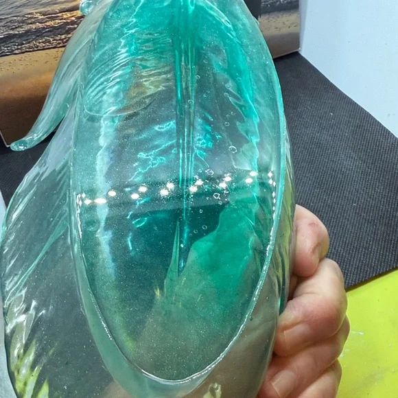 Elegant Resin Leaf Art Piece - Picture 12 of 14